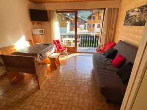 Studio cosy au pied des pistes de Crêt Béni, sud avec balcon, parking inclus ! - FR-1-692-50